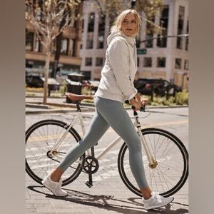 Athleta salutation stash pocket II 7/8 tights